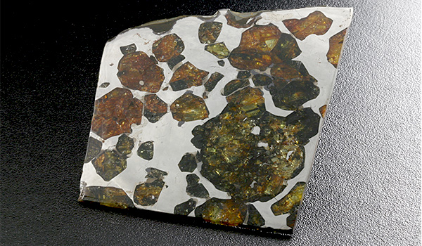 豪華で新しい セリコ隕石 隕石 原石 パラサイト隕石 311g - 各種パーツ 